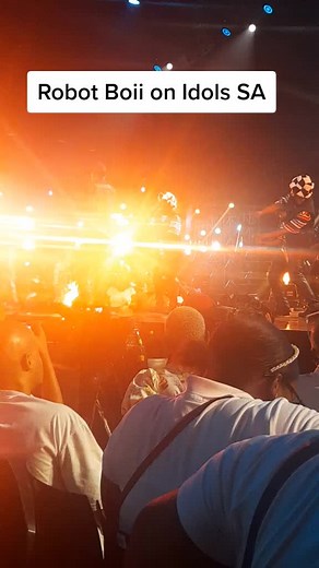 Robot Boii's Engaging Live Performance on Idols SA