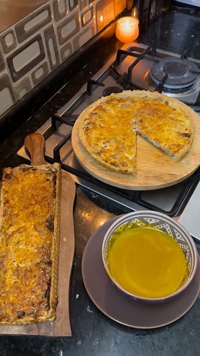 🎀loubna raja🎀 on Instagram: "✨Deux recettes parfaites pour un dîner gourmand ou à enregistrer pour Ramadan ! ✨ Une quiche au thon savoureuse et une soupe aux lentilles corail, idéale pour un repas réconfortant et riche en fer. ✔️ Quiche au thon : Pâte brisée : 250 g de farine, 100 g de beurre, 1 œuf, 2 cuillères à soupe d’eau froide. Mélangez les ingrédients pour obtenir une pâte homogène et réservez au frais. Farce : Poivrons verts, poivrons rouges, carottes et courgettes râpées, en commençan