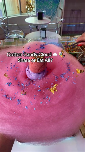 Miami’s favorite dessert spot, Delicious and fluffy cotton candy ice cream cloud, eat or pass? #cottoncandy #dessert #miamidesserts #foryourpage #foryoupage