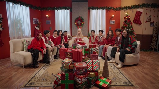 Tune in now to GIFTFIRE Livestream for a chance to score epic holiday loot and exclusive skins. 🎄✨ @garenacodmPH FREE REWARDS & PRIZES! 🥊 FREE Gilded Gloves Crates 👹 A chance to win Grinch - Wreath Havoc! #CODMFAM #CODMGiftfire | Khenji Gaming