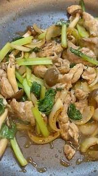 豚肉と小松菜の炒め物🖤 Stir-fried pork and komatsuna #アレンジ #まいにちごはん #炒め物