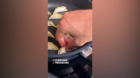 How to Make Vegan Crispy Dumpling Salad