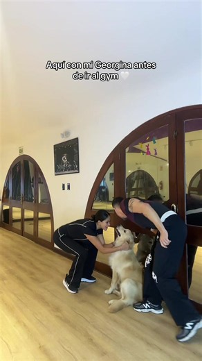 Ahora que estamos modo mundial la paro molestando a mi esposa con Georgina jajajajaja Y ella es fan de ella así que no me dice nada 🤍 Te amo mi amor @MelissaPareds @Corazón Serrano Perú