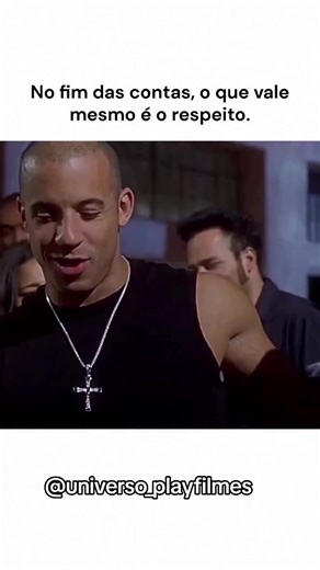 Onde assistir: 🍿 👇🏽 Nome : Velozes e Furiosos (2001) Gênero: Ação / Crime / Corrida Onde Assistir: Link na bio 🔗 @universo_playfilmes Velozes e Furiosos (2001) é o filme que deu início a uma das franquias de ação mais populares do cinema. A história acompanha Brian O’Conner, um policial infiltrado que recebe a missão de investigar uma série de assaltos a caminhões que acontecem durante corridas ilegais nas ruas de Los Angeles. Para chegar até os responsáveis, ele se aproxima de Dominic Toret