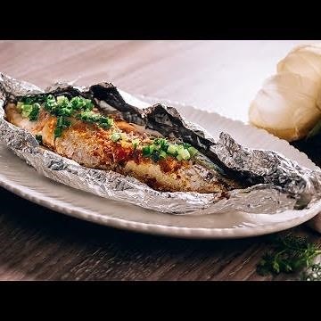 HOW TO MAKE GRILLING FISH IN FOIL | TasteShare