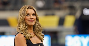 3 College Football Sideline Reporters Grab Attention With Photo