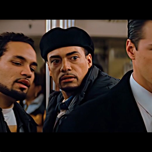 Kino Blu-Ray on Instagram: "U advokat edi. Uning xo‘jayini esa… Shayton. Film kodi 955 “The Devil’s Advocate” — bu yosh va juda iqtidorli advokat Kevin Lomaxning hikoyasi. U ishida hech qachon yutqazmagan va shu sababli sirli, qudratli firma tomonidan Nyu-Yorkka taklif qilinadi. Lekin u ishlayotgan firma boshlig‘i — oddiy odam emas… U — Shaytonning o‘zi. Film ambitsiya, vasvasa va inson ruhining qorong‘i tomonini psixologik triller tarzida ko‘rsatadi. В Японии шаги людей превращают в электричест