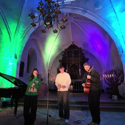"Ødelagt Byen" live i Tved Kirke (OLIVVER feat. Augusta Schackinger) og Anberose