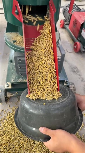 Livestock breeding equipment #Focus on agriculture, rural areas and farmers Serving the three rural areas #Cattle and sheep breeding good helper #Feed pellets Machine manufacturer | New Tecnology