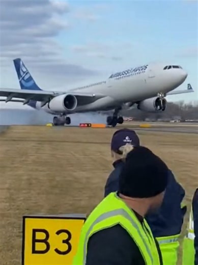 Shocking Landing Gear Failure Video
