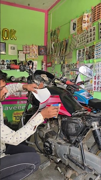 hf deluxe bike full tanki sticker install and black panni #naveenbikefeatures #automobile