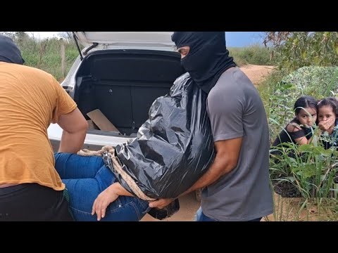 Criminals' kidnapping attempt foiled by two brave girls 😱