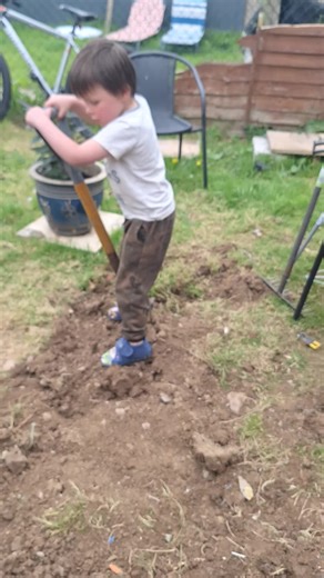 my little trained professional gardners 😆