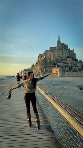 មេីលថ្ងៃលិចនៅ Mont Saint Michel សែនស្អាត🥰🇫🇷 #reels #shorts #foryou #france #montsaintmichel