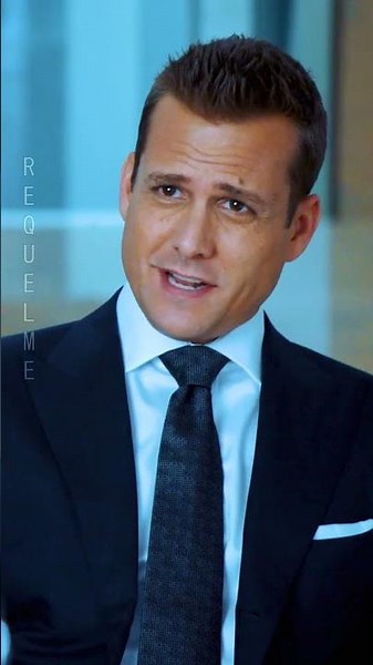 Harvey Specter presents recognition to Mike Ross - Suits