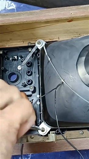 Assemble a brand new CRT black and white television https://www.utsource.net/ | Utsource