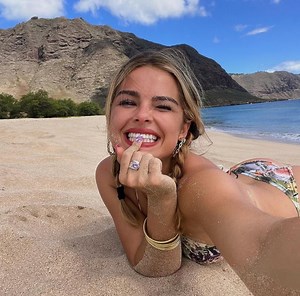 Addison Rae: Instagram Sensation Looks Flawless in Hot Mirror Selfie, Despo Fan Says, "Please Be My Wife"