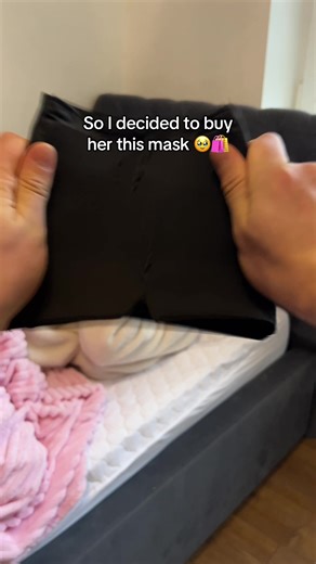 I love this mask for relieving migraine headaches. Who needs one? 💙 #migraine #migrainerelief #migrainetiktok #headache #germany