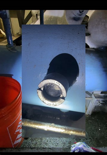 draining oil from an ammonia system (Low pressure temperature receiver) #ammonia #refrigeration #fyp #operating #engineer