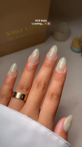 Golden Glow dip powder nails ✨ The ultimate NYE Mani! Reflective, sparkle 🪩 Perfect shade for party season 💅🏽 | Sassy Saints