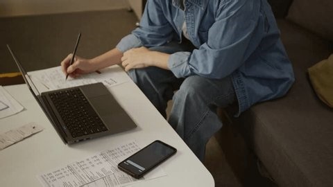 clip-4011174269-medium-arc-shot-mature-caucasian-female-scan