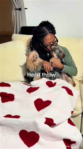Heart Throws: Cute Tests with Maisie and Baylor