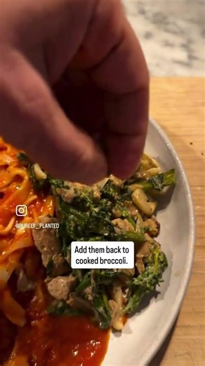 The Best Detox Isn’t in a Bottle. It’s on Your Cutting Board! 🥦🌱 #detox