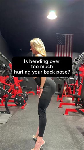 Niccole Guggia IFBB Pro | Posing Coach on Instagram: "I correct this on so many of my posing clients. Back pose is not just a tie-in show, we need to display balance from top to bottom. Look at the difference of my shape once I pull my shoulders up. Also can you see what it does to the upper glutes… #bikiniposing #fitmodelposing"