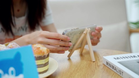 Mimorou 100 Pieces Mini Wood Easel Stands Small Wooden Canvas Easels Display Art Craft Tripod Painting Tabletop Holder for Artist Crafts, Business Cards, Photos, Gift(5 Inch)