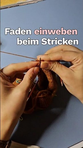 Weaving in the yarn while knitting 🧶 | Easy color changes without sewing