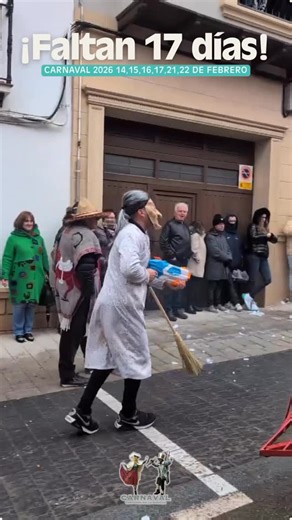 Cuenta Oficial del Carnaval Tarazona de la Mancha on Instagram: "🎉 ¡Faltan 17 días! Tarazona de la Mancha sigue descontando días para volver a vivir una de sus fiestas más queridas. Este numeraco refleja a la perfección el ingenio y el humor que se respiran en nuestro Carnaval, donde la imaginación no tiene límites y cada idea se convierte en diversión compartida. 💃 Creatividad, risas y ese ambiente tan nuestro que hace que todo el mundo se sienta parte de la fiesta. ✨ Declarado de Interés Tur