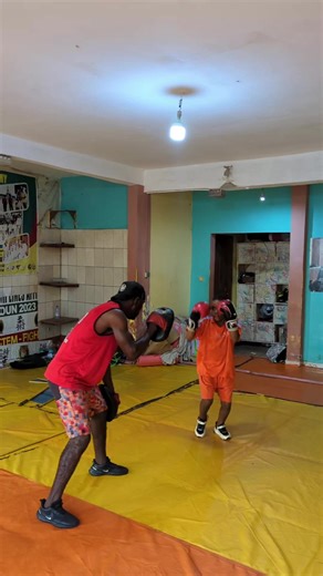 Je suis le fabricant des boxeurs par l'unique capacité de mon DIEU JÉSUS-CHRIST et pour l'unique GLOIRE de mon DIEU JÉSUS-CHRIST.🙏🏾🙏🏾🙏🏾💪🏾💪🏾💪🏾☺️🤗👍🏾👌🏾 👊🏾🥊🤜🏾