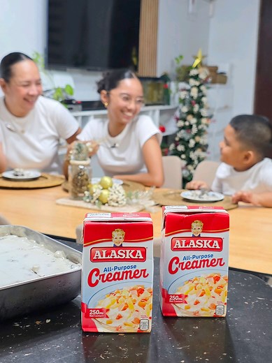 Creamy cravings for dinner? ✅ Wish granted! No-bake Chocolate Cookie Cheesecake made CreamyYUM with Alaska All-Purpose Creamer 💛 Swak sa budget, ₱45 lang kaya lagi akong may stock! #AlaskaAllPurposeCreamer #CreamyYUM #homemadehappiness #carvalhoskitchen #foodieph @alaskananayclub