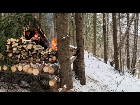 Built shelters for survival in the wild. Bushcraft Сamping in a cold winter woods Survival Skills.