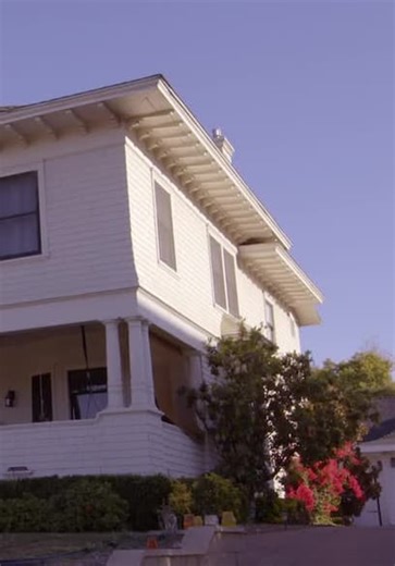 Restored S02:E11 - 1901 Shingle-Style Victorian