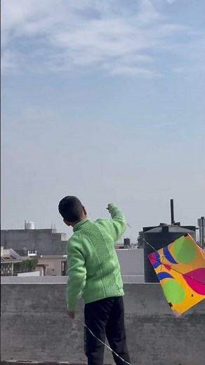 Kite flying 🪁🪁🪁🪁#kite#patang#1 millions views#shorts#youtubeshorts #omaksh