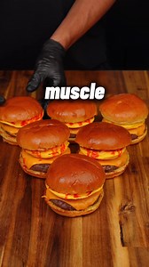 High Protein Breakfast Sandwich Meal Prep! 🔥🍳🍔💪🏽 mealprep #highprotein #breakfast #breakfastsandwich #lowcalorie 33g of Protein, ONLY 387 calories! 20 Minute Meal Prep 🤤💪🏽 Checkout my High Protein Cookbook with 300 recipes & calorie tracking barcodes! (Link in bio)📕👨🏽‍🍳 Makes 6 sandwiches Calories & Macros 📊 Per Sandwich: 387 calories 33g P | 29g C | 15g F Ingredients - 500g lean ground beef (5% or less) - salt, black pepper, garlic powder (roughly 1 tsp) - 6 eggs - 3 tbsp light may