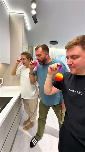 Cat‑inspired family fun: knock, stick, repeat! 🗃️🪝👪