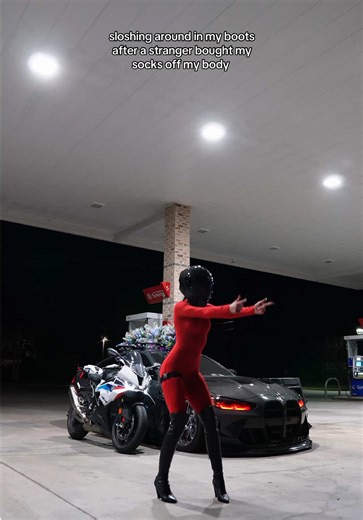 Kalin (@xqueenkalin)’s video of socks