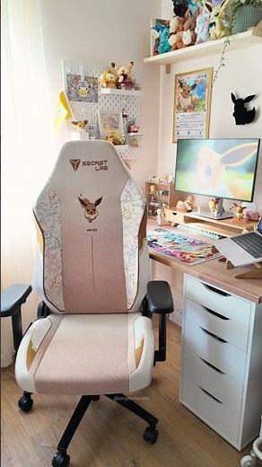 did my chair just evolved into Eevee?! 😍🤎🌟 #secretlab #cozydesk #pokemon #eevee