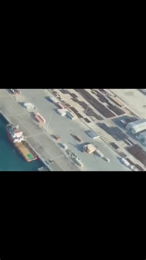 literatevoice2.0 on Instagram: ""IRAN🇮🇷 DEPLOYS SUBMARINES IN STRAIT OF HORMUZ" Iran has reportedly deployed a semi‑heavy Fateh‑class attack submarine together with a Ghadir‑class midget submarine to the Strait of Hormuz. These deployments fit Iran's long-standing asymmetric naval strategy - using smaller, harder to detect platforms to threaten larger naval forces. Iran maintains a varied fleet of submarines consisting of around 28 to 30 vessels. While this number may seem significant, it does
