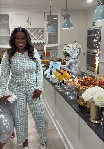 A cute Breakfast at Tiffany’s brunch there hosted by the #1 Atlanta & Orlando Brunch Catering Co 🎉 #atlantacaterer #cateringatl #cateringservices #orlandochef