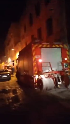 Jaouhar Motard on Instagram‎: "عاجل. انهيار جزء كبير من منزل بالمدينة القديمة بالدار البيضاء فوق أسرة كانت نائمة. بقات سيدة عالقة داخل المنزل. جهود كبيرة في هذه الأثناء لعناصر الوقاية المدنية من اجل إنقادها @à la une #motovlog #motorcycle #Motos #maroc #dakhlamaroc #kenitra #rabat #casablanca #eljadida #mohammedia #agadir #tanger #fes #marrakech #new #girls #cars #giveaway #shop #travel #mtn_tube #U20WorldCup #liveperformance #actor #confrontation #liveperformance #holidayevent #basketball #high