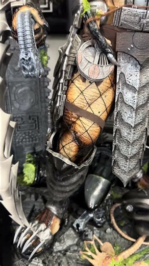 CRAZY STATUE FROM ALIEN VS PREDATOR!