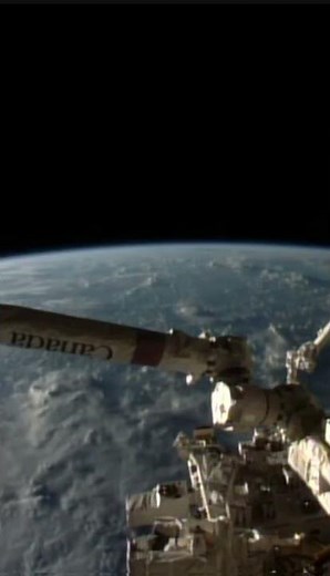 Canadarm2 Above Earth in Real Time ✨ #earthfromspace #space #iss #nasa #isslive