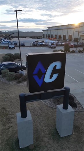 'Move that Freight Logistics' is leaving the plant, headed North this #TrailerTuesday with his FMAX216 👋 #DiamondC #HotShot #FMAX | Diamond C Trailers