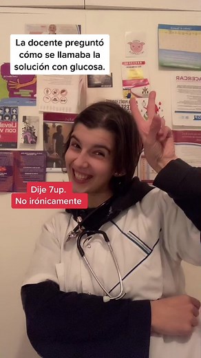 Historia real. Respuesta correcta: solución dextrosa. 😅 #enfermeria #enfermera #salud #dextrosa