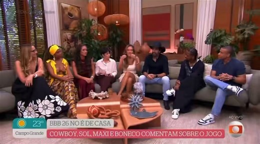Sempre educado, gentil e sem fugir da verdade, o cowboy foi colocado contra a parede ao falar sobre amizades do BBB no É de Casa.Sem rodeios, ele deixou claro: não pretende sair do programa com inimigos, nem carregar mágoas. Mas amizade de verdade… essa fica pra quem esteve junto de verdade.Ele citou nomes como Sara, Jonas, Max, Jordana e Sol — pessoas com quem teve convivência, troca e parceria dentro do jogo.Já o restante? Nada de rivalidade, mas também sem forçar laço. Educação sempre, amizad