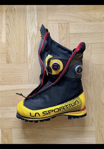 On this solo trip, I ended up spending the night in a mountain hut because of a blizzard. #wintermountaineering #bivouac #ultralight #packingasmr #alpinism