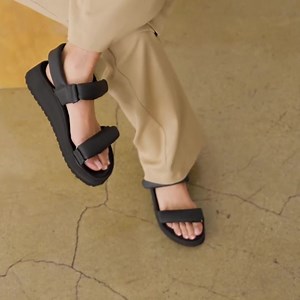 With cushioned-up padding, exquisite leather and an elegant yet sporty look, the new Theda platform sandal is elevated in every way! Shop now! | Birkenstock